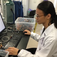Yun Da in the lab